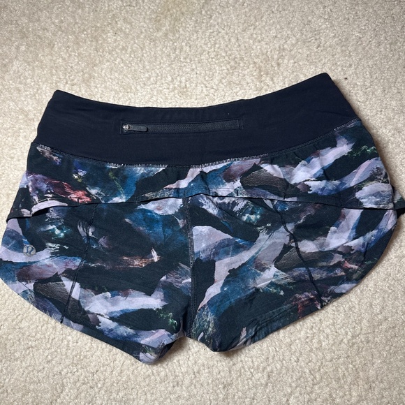 Lululemon Speed Up Low-Rise Lined Shorts 2.5” - Picture 2 of 3